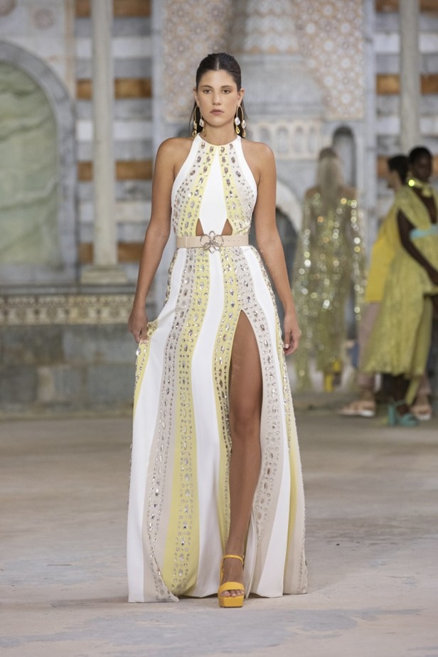 مجموعة أزياء جورج حبيقة لربيع وصيف 2022 بوحي من زهرة الأوركيد