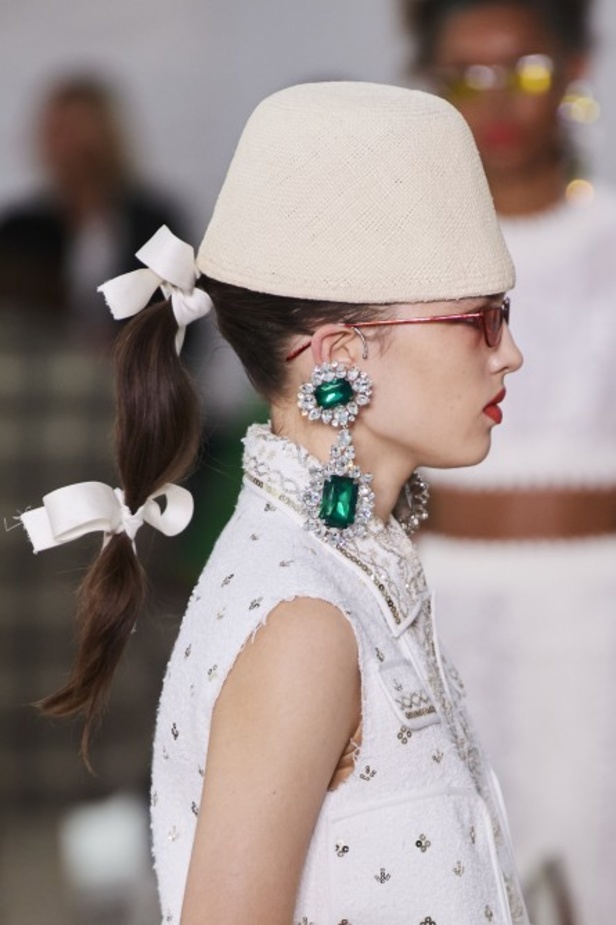 عرض أزياء Giambattista Valli لربيع وصيف 2022 من أسبوع الموضة في باريس