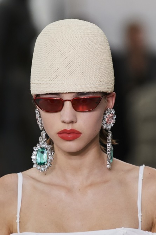 عرض أزياء Giambattista Valli لربيع وصيف 2022 من أسبوع الموضة في باريس