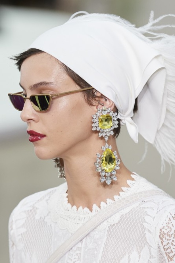 عرض أزياء Giambattista Valli لربيع وصيف 2022 من أسبوع الموضة في باريس