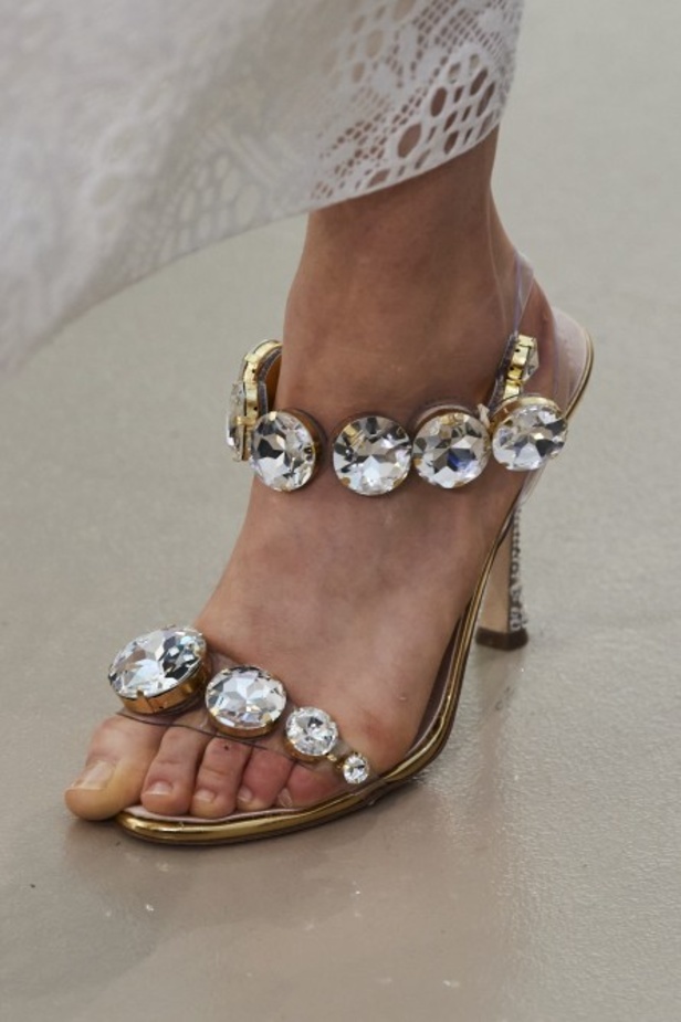 عرض أزياء Giambattista Valli لربيع وصيف 2022 من أسبوع الموضة في باريس