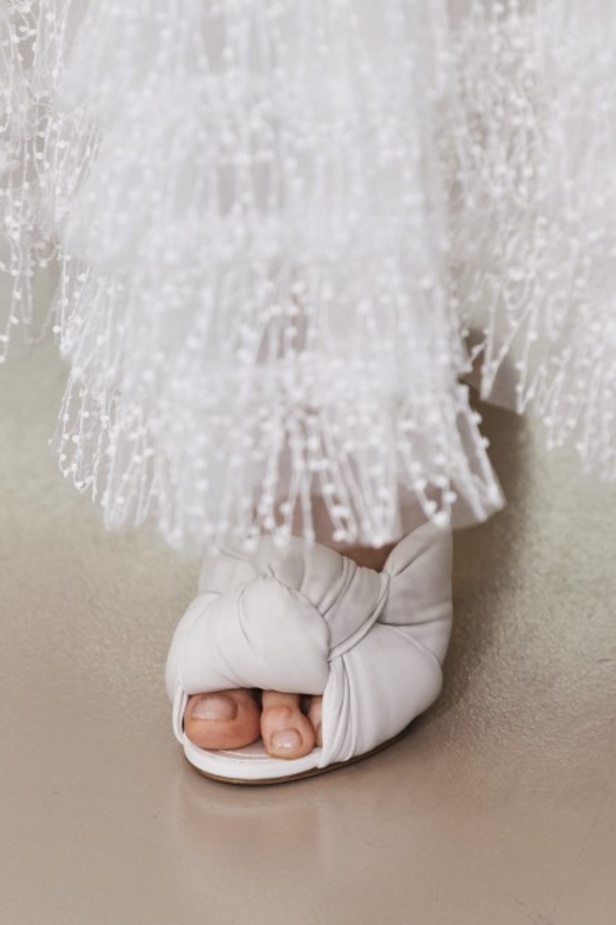 عرض أزياء Giambattista Valli لربيع وصيف 2022 من أسبوع الموضة في باريس