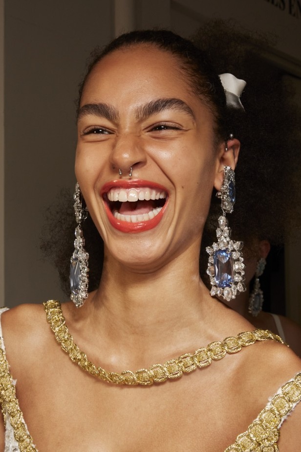 عرض أزياء Giambattista Valli لربيع وصيف 2022 من أسبوع الموضة في باريس