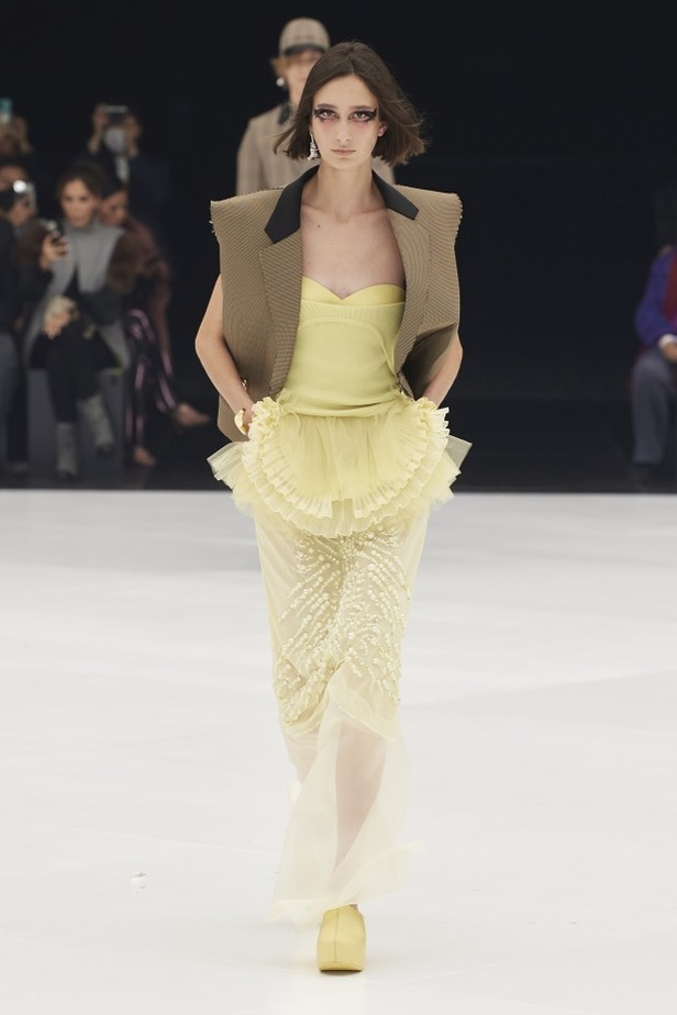 عرض أزياء Givenchy لربيع وصيف 2022 من أسبوع الموضة في باريس