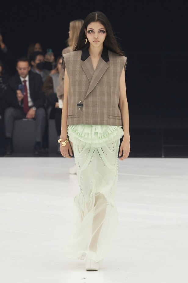 عرض أزياء Givenchy لربيع وصيف 2022 من أسبوع الموضة في باريس