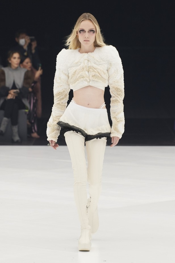 عرض أزياء Givenchy لربيع وصيف 2022 من أسبوع الموضة في باريس