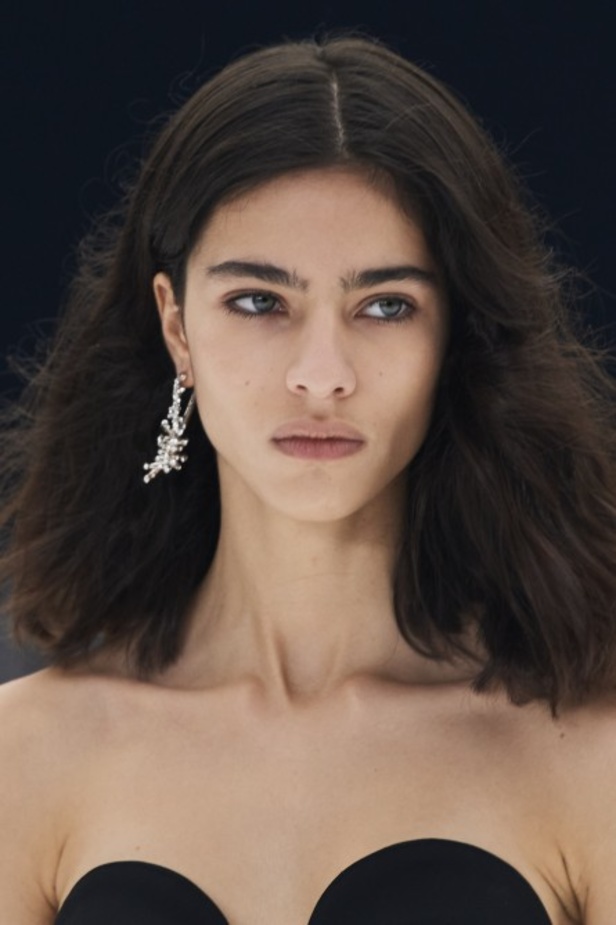 عرض أزياء Givenchy لربيع وصيف 2022 من أسبوع الموضة في باريس