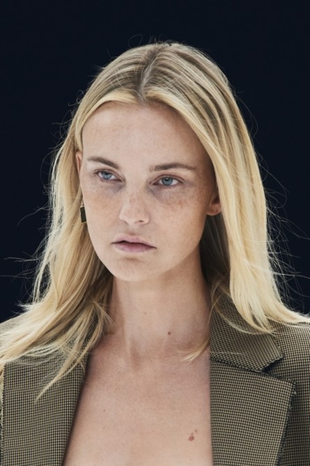 عرض أزياء Givenchy لربيع وصيف 2022 من أسبوع الموضة في باريس