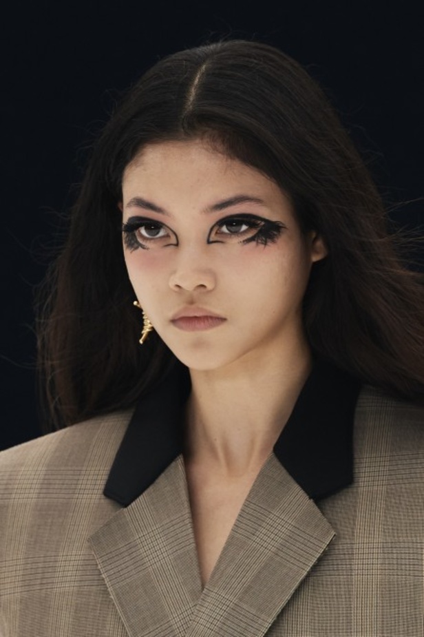 عرض أزياء Givenchy لربيع وصيف 2022 من أسبوع الموضة في باريس