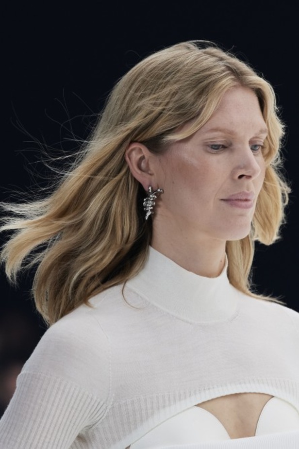 عرض أزياء Givenchy لربيع وصيف 2022 من أسبوع الموضة في باريس