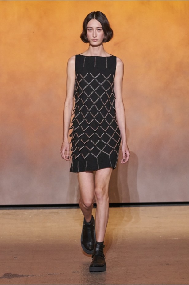 عرض أزياء مجموعة Hermes لربيع وصيف 2022 من أسبوع الموضة في باريس