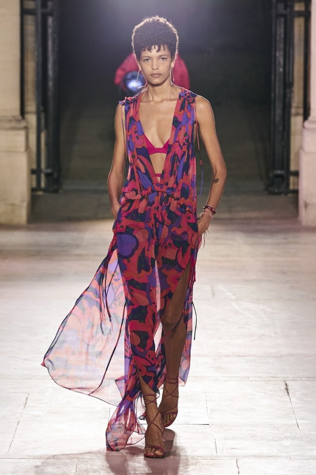 عرض أزياء مجموعة Isabel Marant للملابس الجاهزة من أسبوع الموضة في باريس 2021