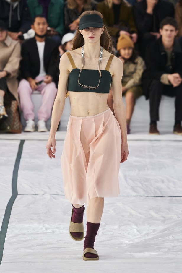 مجموعة أزياء لاكوست لربيع وصيف 2022 من أسبوع الموضة في باريس