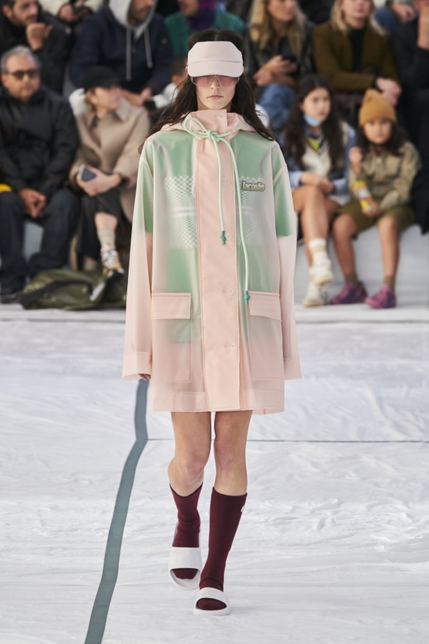 مجموعة أزياء لاكوست لربيع وصيف 2022 من أسبوع الموضة في باريس