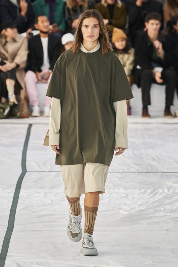 مجموعة أزياء لاكوست لربيع وصيف 2022 من أسبوع الموضة في باريس