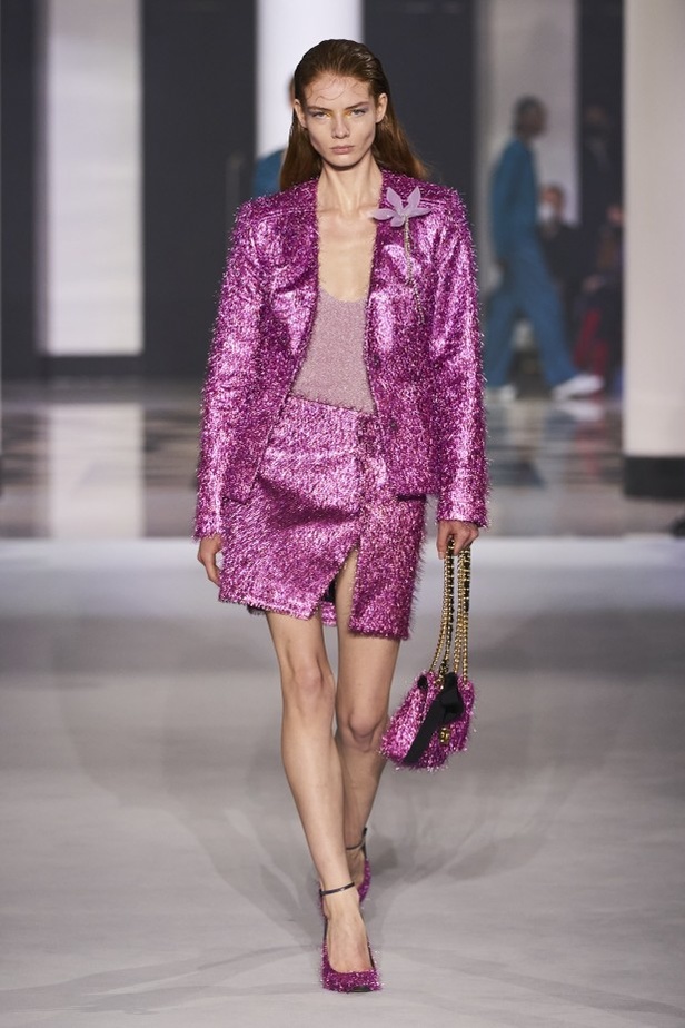 عرض أزياء Lanvin لربيع وصيف 2022 من أسبوع الموضة في باريس 