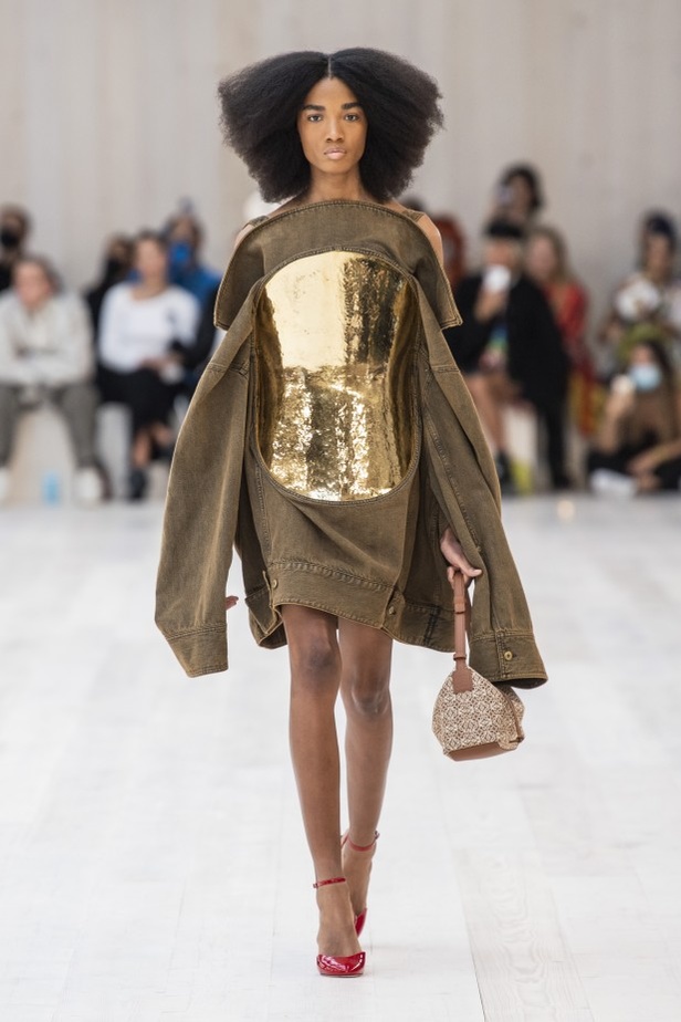 مجموعة لويفي لموسم ربيع وصيف 2022