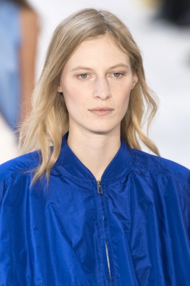 عرض أزياء لويفي لموسم ربيع وصيف 2022