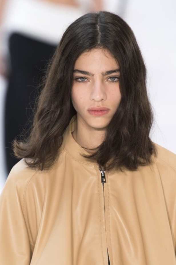 عرض أزياء لويفي لموسم ربيع وصيف 2022