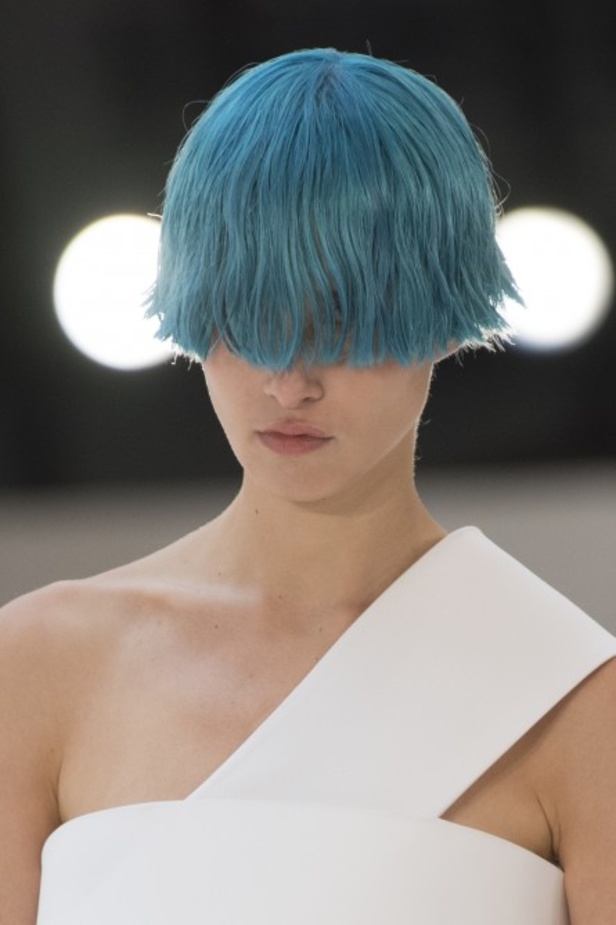 عرض أزياء لويفي لموسم ربيع وصيف 2022