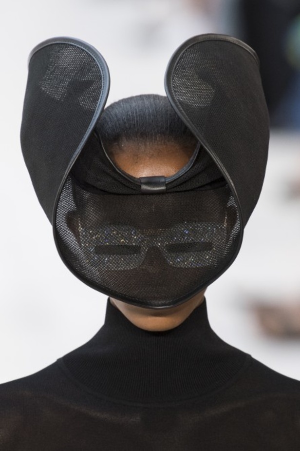 عرض أزياء لويفي لموسم ربيع وصيف 2022