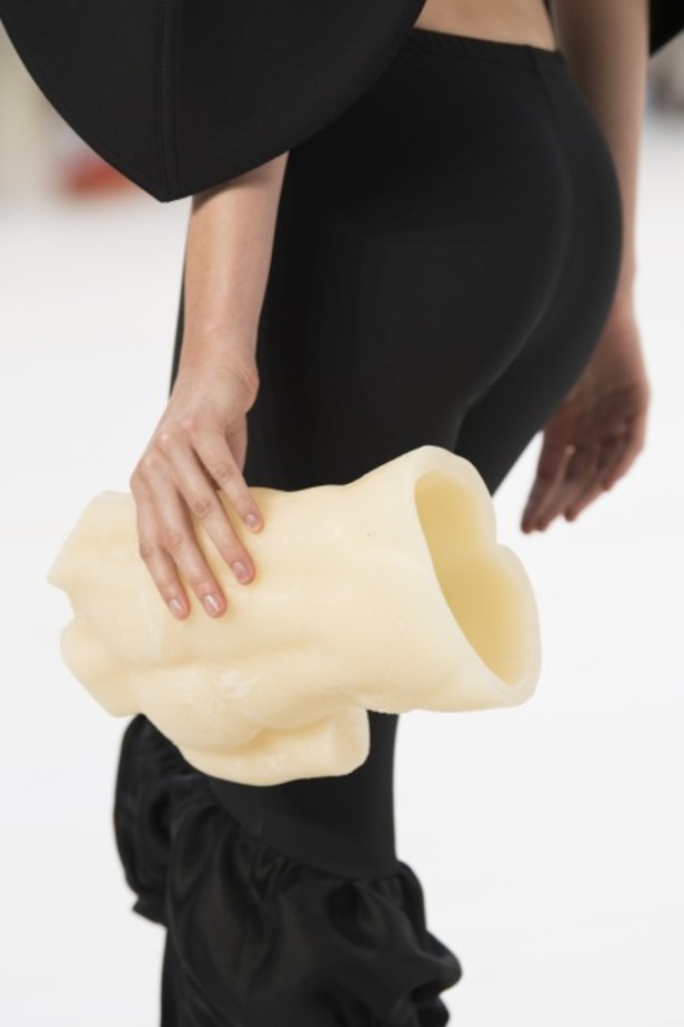 عرض أزياء لويفي لموسم ربيع وصيف 2022