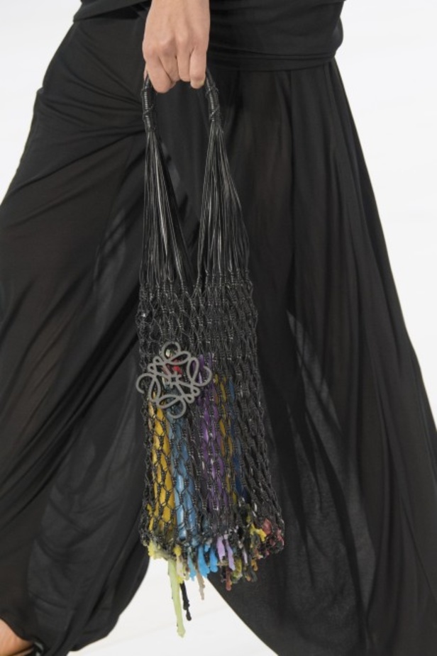 عرض أزياء لويفي لموسم ربيع وصيف 2022