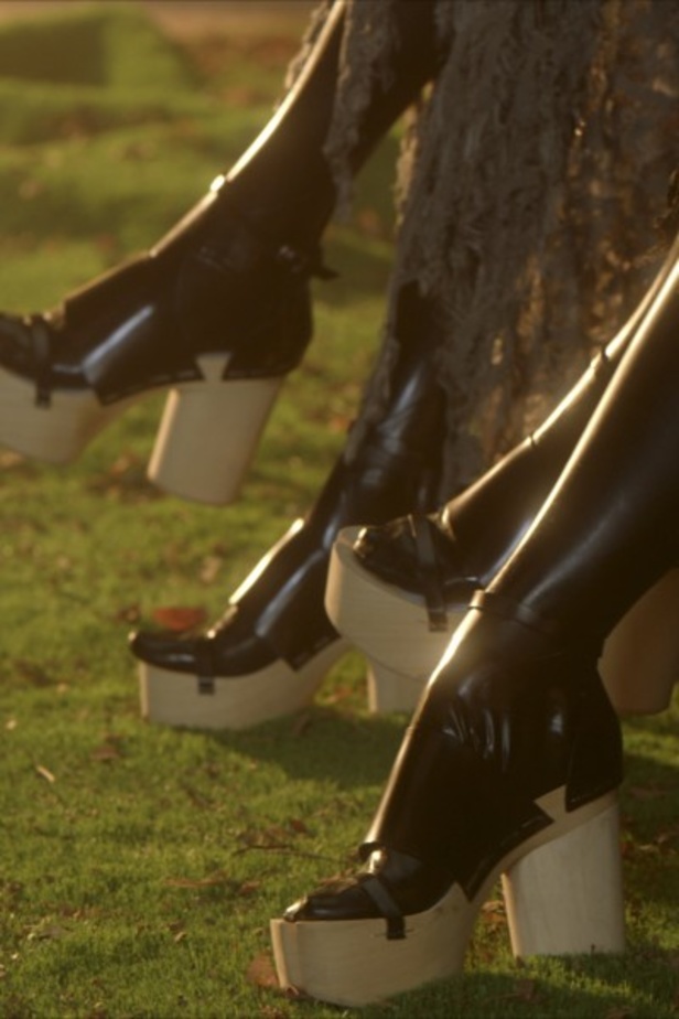 عرض أزياء Maison Margiela لربيع وصيف 2022 من أسبوع الموضة في باريس 