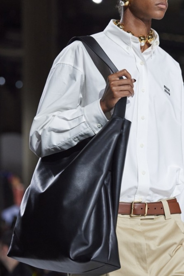 مجموعة Miu Miu لربيع وصيف 2022 من أسبوع الموضة في باريس