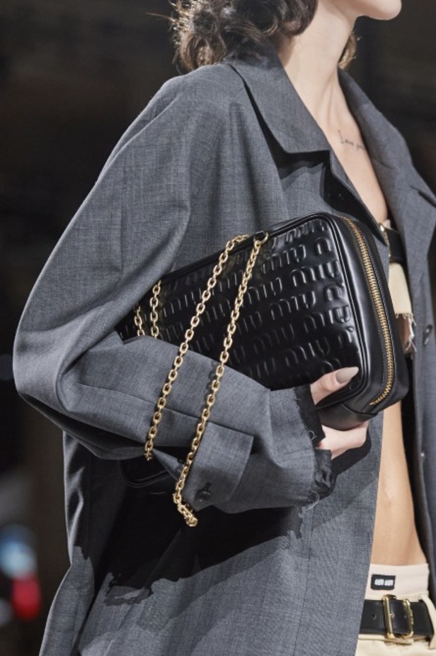 مجموعة Miu Miu لربيع وصيف 2022 من أسبوع الموضة في باريس