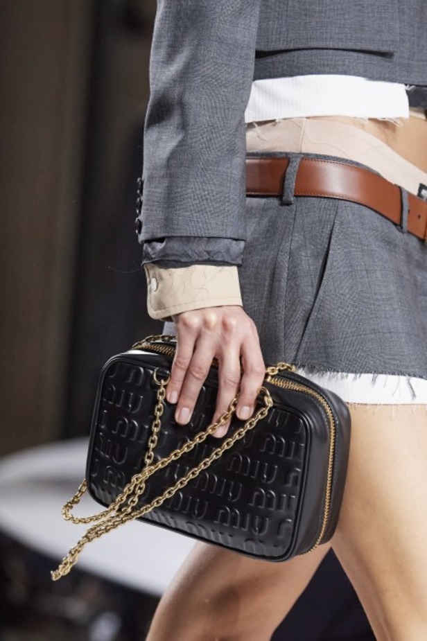 مجموعة Miu Miu لربيع وصيف 2022 من أسبوع الموضة في باريس