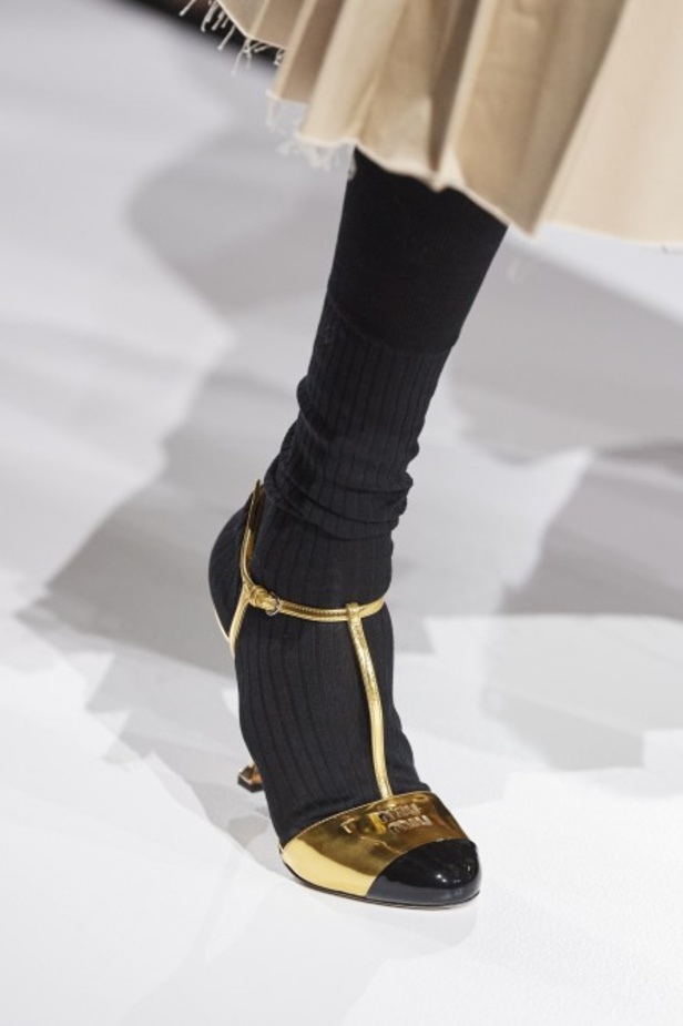 مجموعة Miu Miu لربيع وصيف 2022 من أسبوع الموضة في باريس