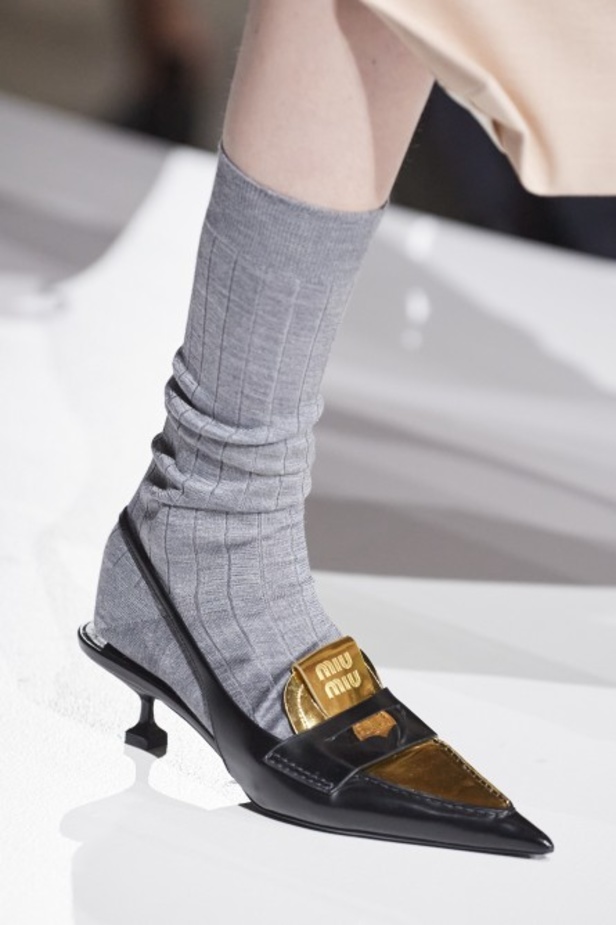 مجموعة Miu Miu لربيع وصيف 2022 من أسبوع الموضة في باريس