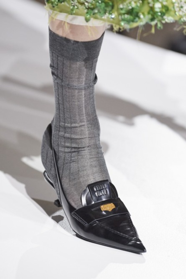 مجموعة Miu Miu لربيع وصيف 2022 من أسبوع الموضة في باريس