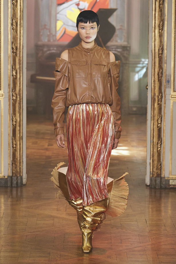 عرض أزياء مجموعة Rochas لربيع وصيف 2022 من اسبوع الموضة في باريس