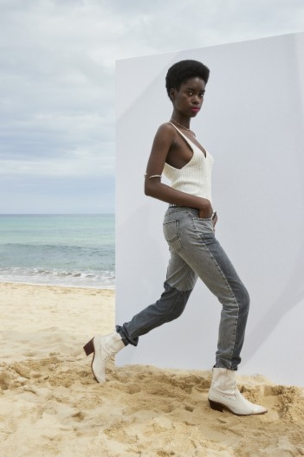 عرض أزياء مجموعة Zadig & Voltaire لربيع وصيف 2022 من أسبوع الموضة في باريس