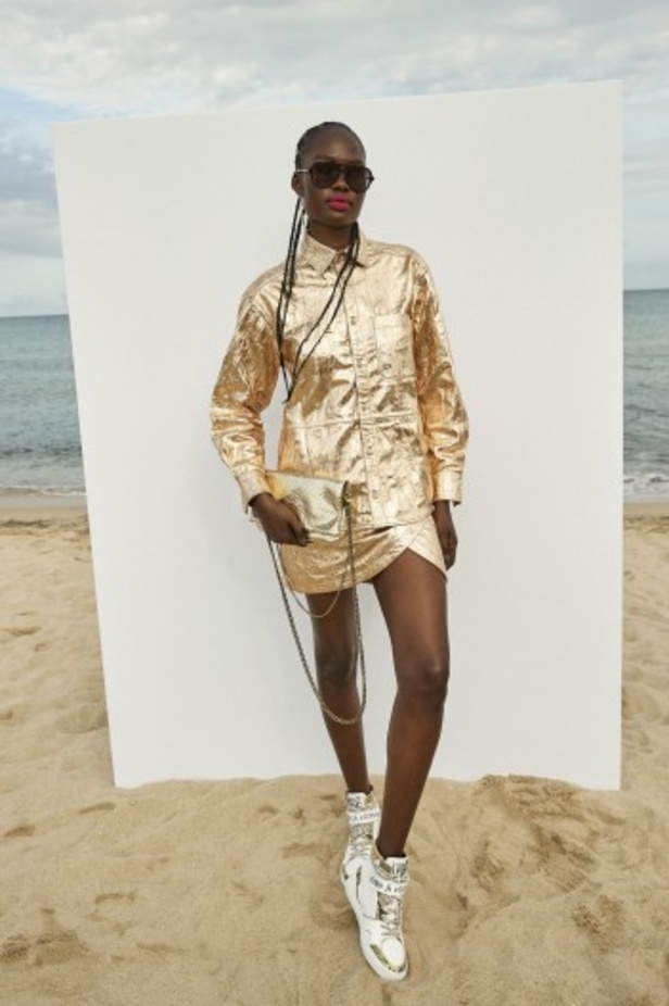 عرض أزياء مجموعة Zadig & Voltaire لربيع وصيف 2022 من أسبوع الموضة في باريس