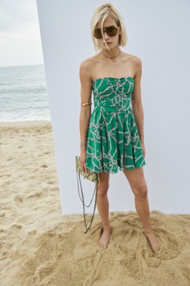 عرض أزياء مجموعة Zadig & Voltaire لربيع وصيف 2022 من أسبوع الموضة في باريس