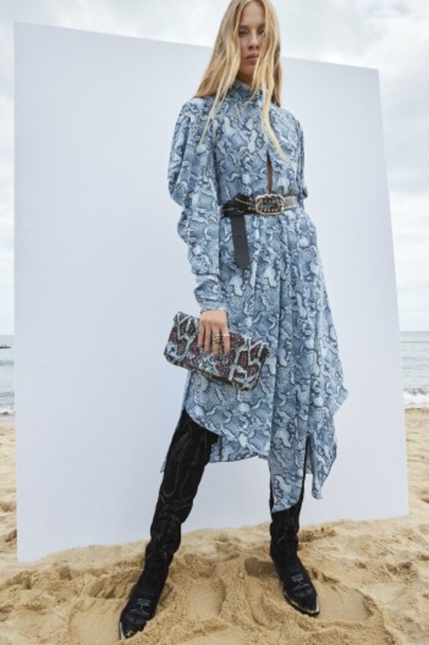 عرض أزياء مجموعة Zadig & Voltaire لربيع وصيف 2022 من أسبوع الموضة في باريس