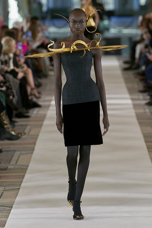 مجموعة Schiaparelli للهوت كوتور لموسم ربيع وصيف 2022