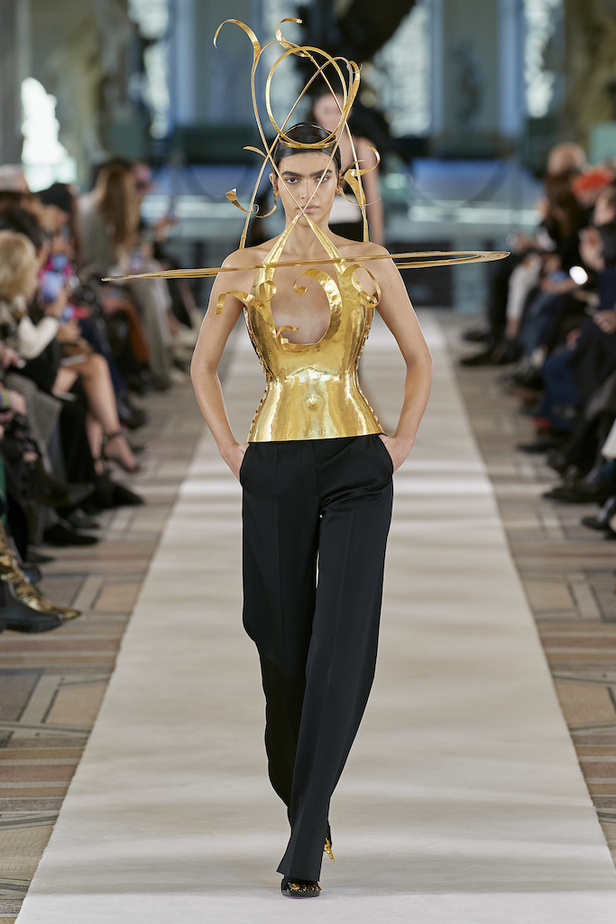 مجموعة Schiaparelli للهوت كوتور لموسم ربيع وصيف 2022