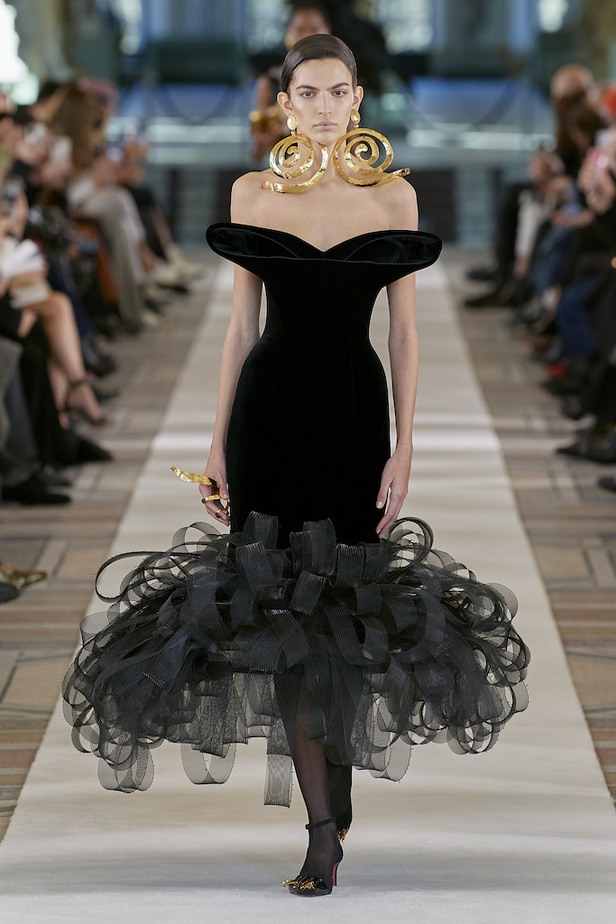 مجموعة Schiaparelli للهوت كوتور لموسم ربيع وصيف 2022