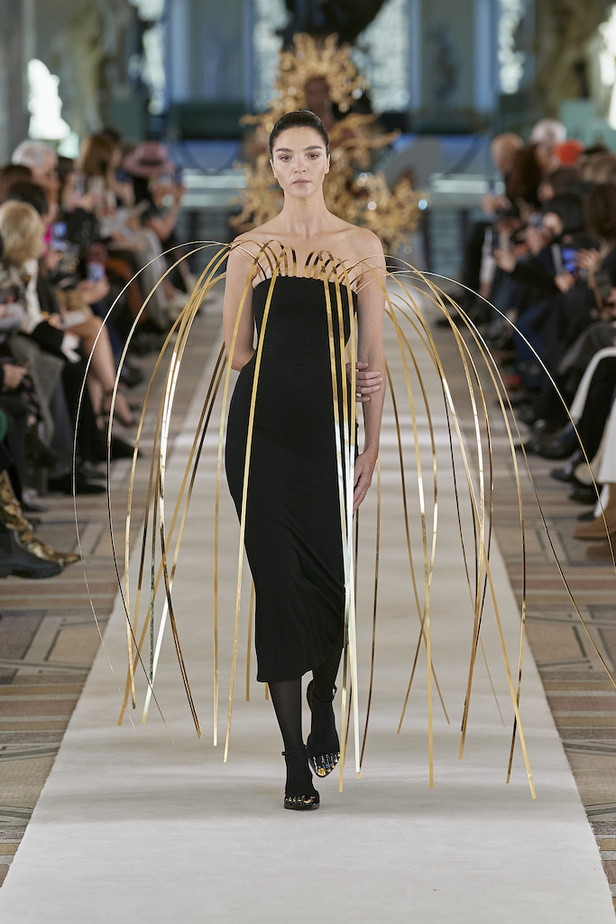 مجموعة Schiaparelli للهوت كوتور لموسم ربيع وصيف 2022