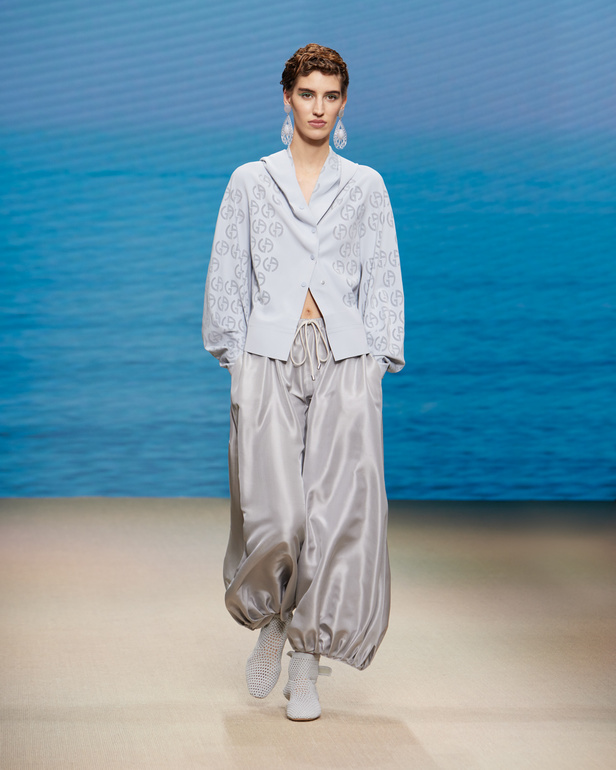 مجموعةGIORGIO ARMANI  لربيع 2022 مزيج بين الجرأة والحرية