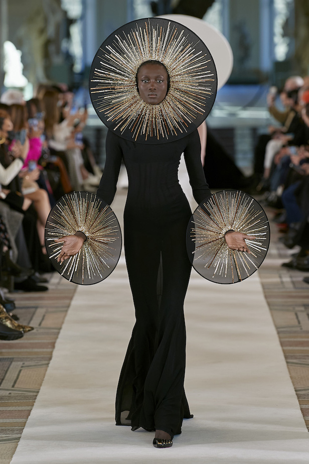 مجموعة Schiaparelli للهوت كوتور لموسم ربيع وصيف 2022