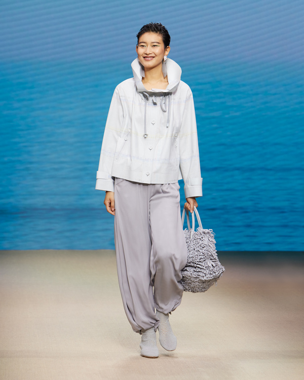 مجموعةGIORGIO ARMANI  لربيع 2022 مزيج بين الجرأة والحرية