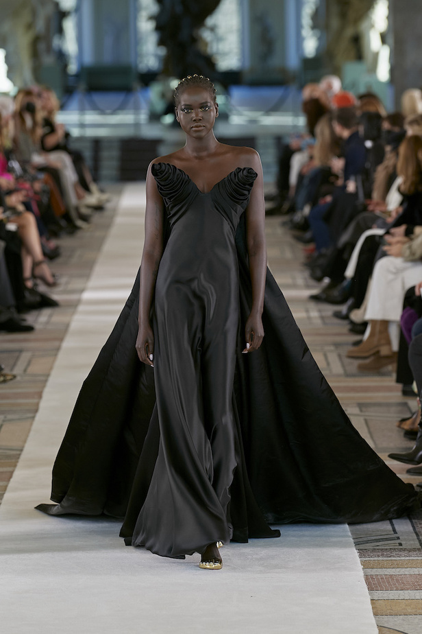 مجموعة Schiaparelli للهوت كوتور لموسم ربيع وصيف 2022