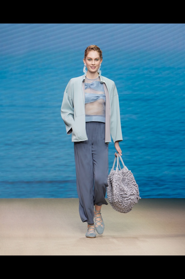 مجموعةGIORGIO ARMANI  لربيع 2022 مزيج بين الجرأة والحرية