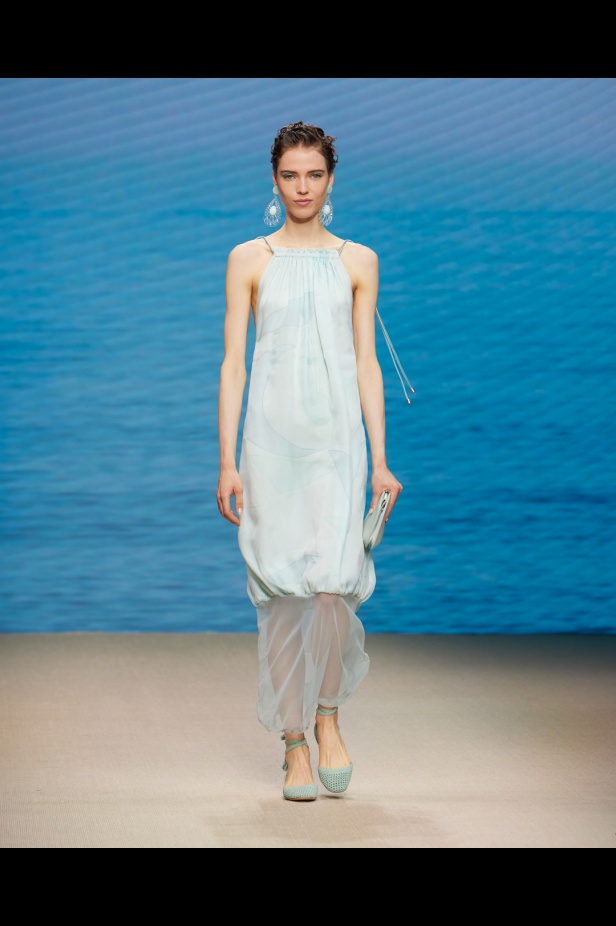 مجموعةGIORGIO ARMANI  لربيع 2022 مزيج بين الجرأة والحرية