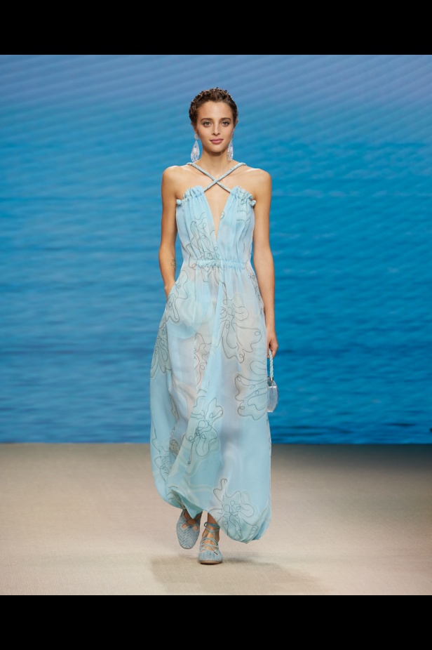 مجموعةGIORGIO ARMANI  لربيع 2022 مزيج بين الجرأة والحرية